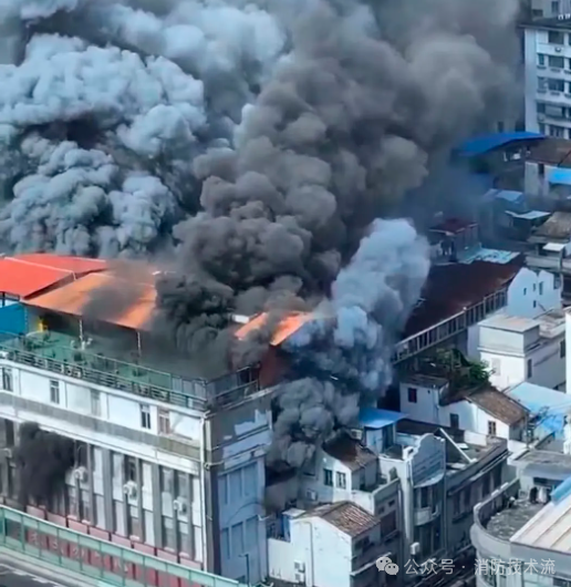 西寧廣州荔灣區開展批發市場消防整治工作之際，龍城服裝城起火致一人亡！